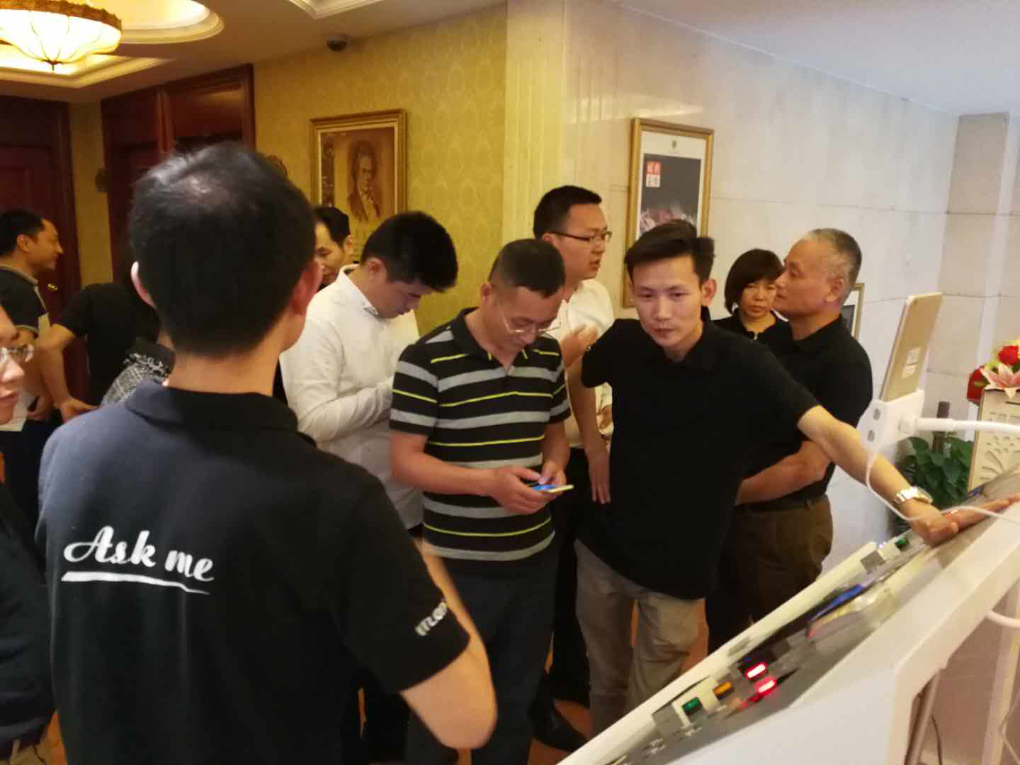 電梯門(mén)禁控制系統(tǒng)客戶代表交流